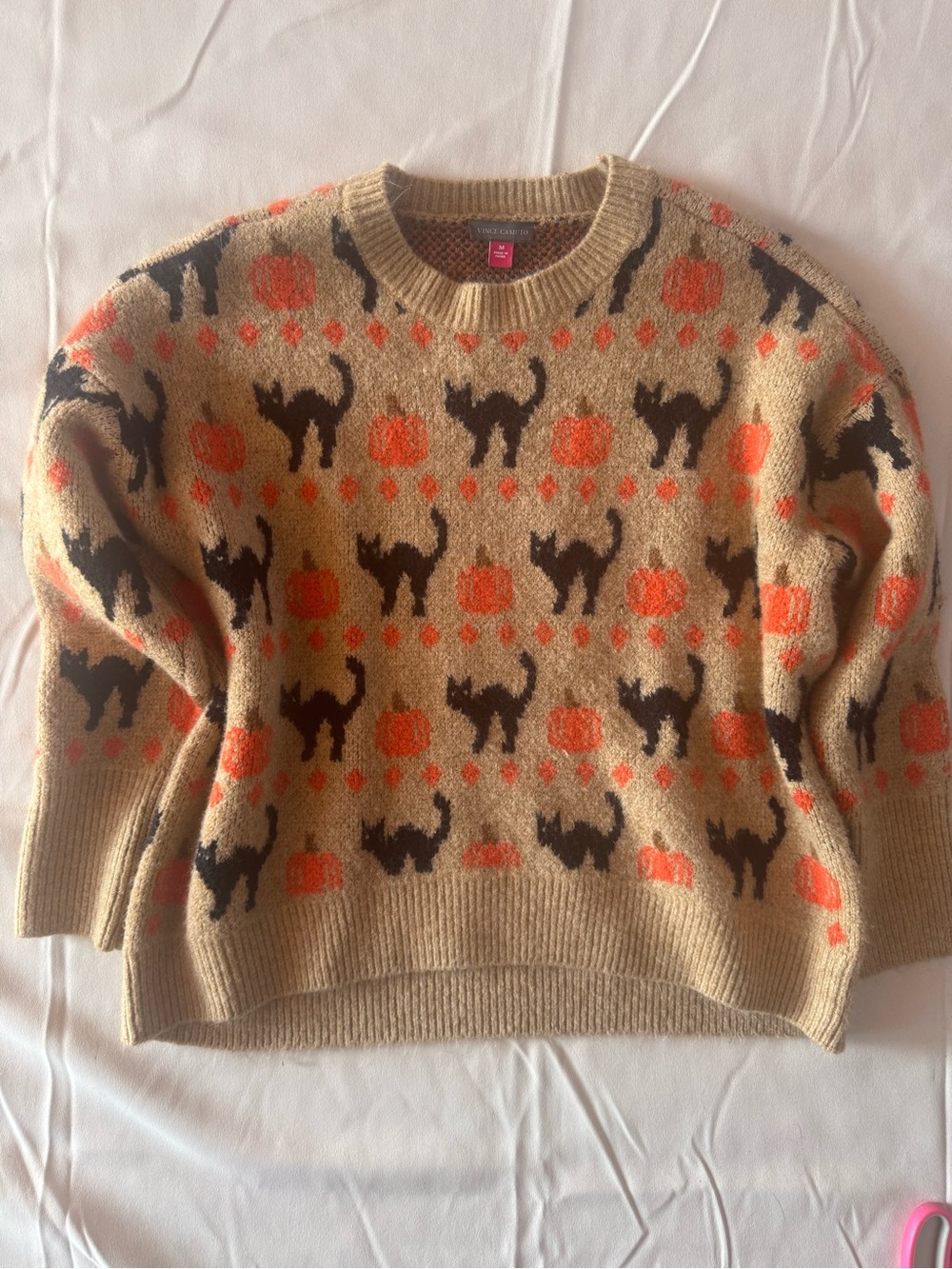 Vince Camuto Women’s Beige Halloween Cat & Pumpkin Knit fall oversized sweater